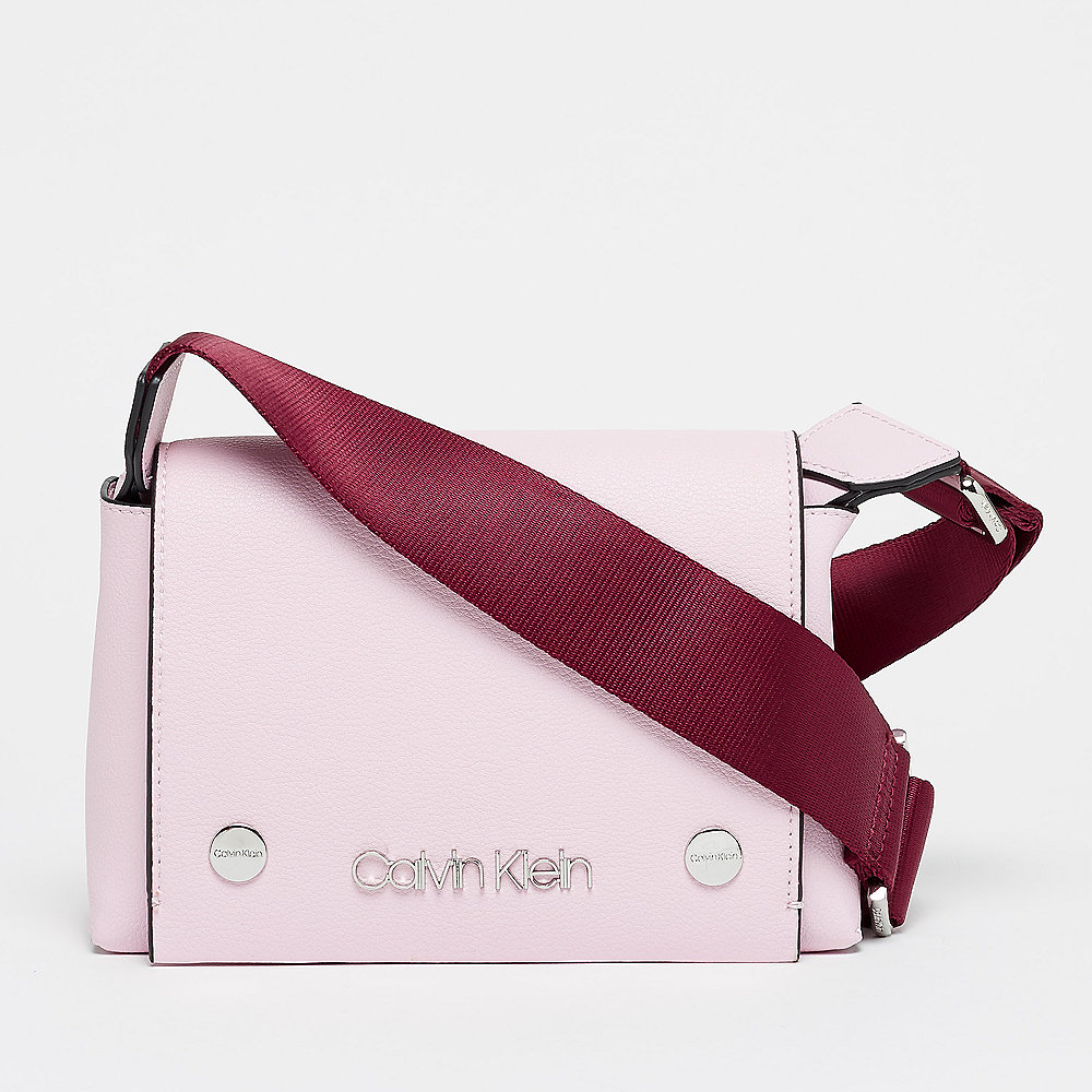 Calvin Klein Snap Flap Crossbody pastel pink