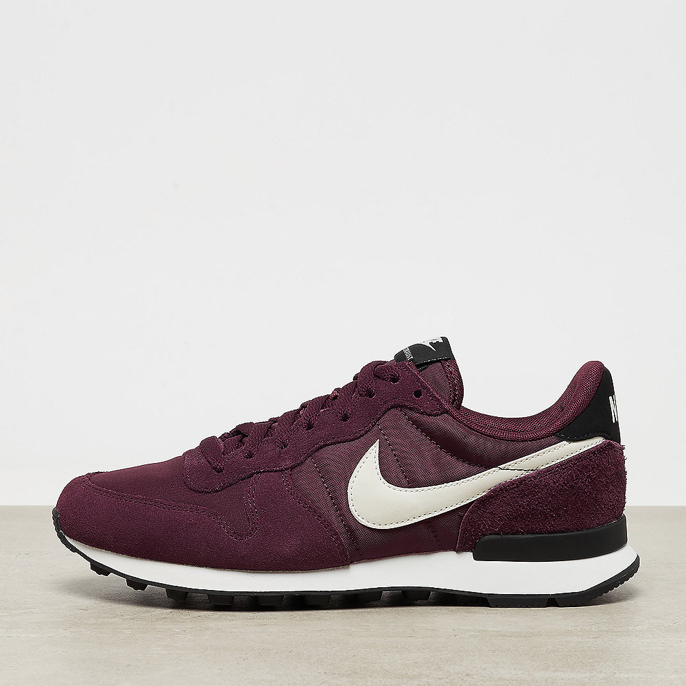 NIKE Internationalist Wmns burgundy crush/summit white-black