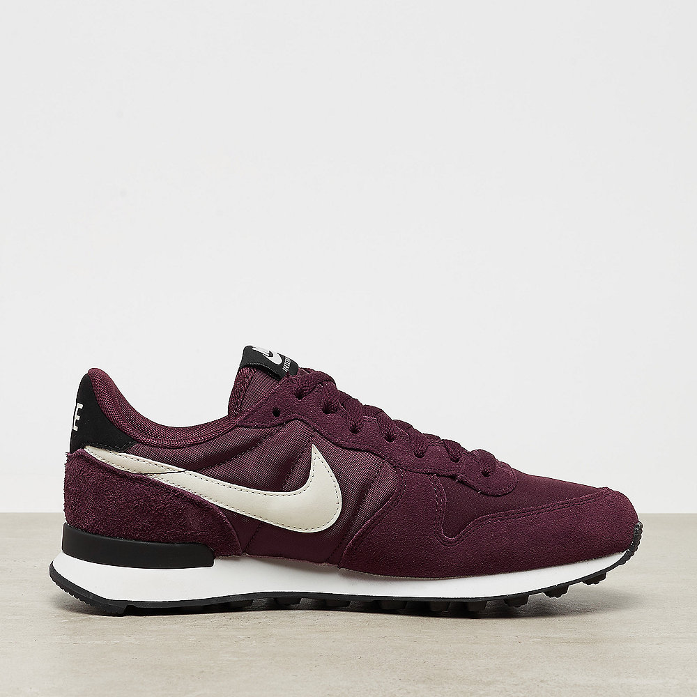 NIKE Internationalist Wmns burgundy crush/summit white-black