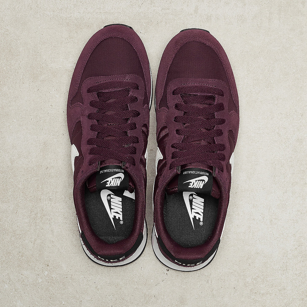 NIKE Internationalist Wmns burgundy crush/summit white-black