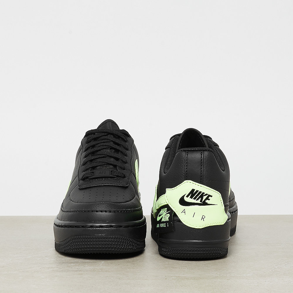 NIKE Wmns AF1 Jester black/barley volt