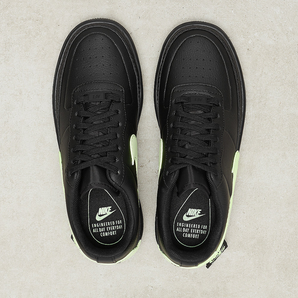 NIKE Wmns AF1 Jester black/barley volt